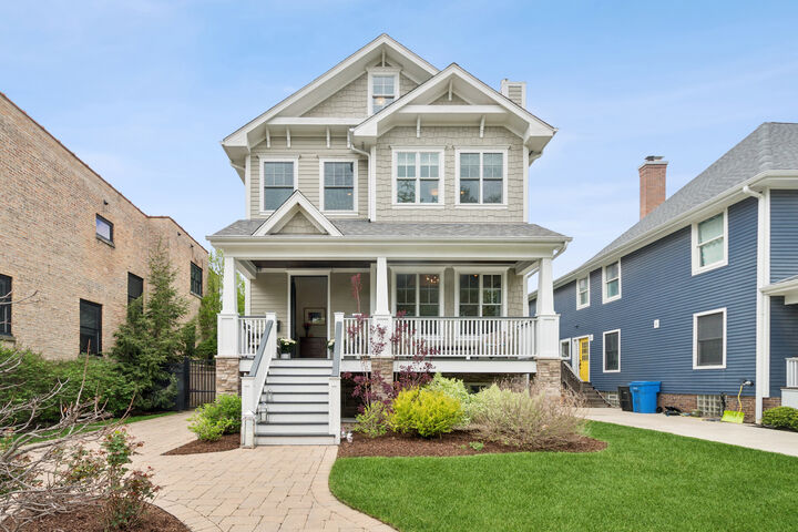 Property Photo: 3830 N Lowell Avenue IL 60641