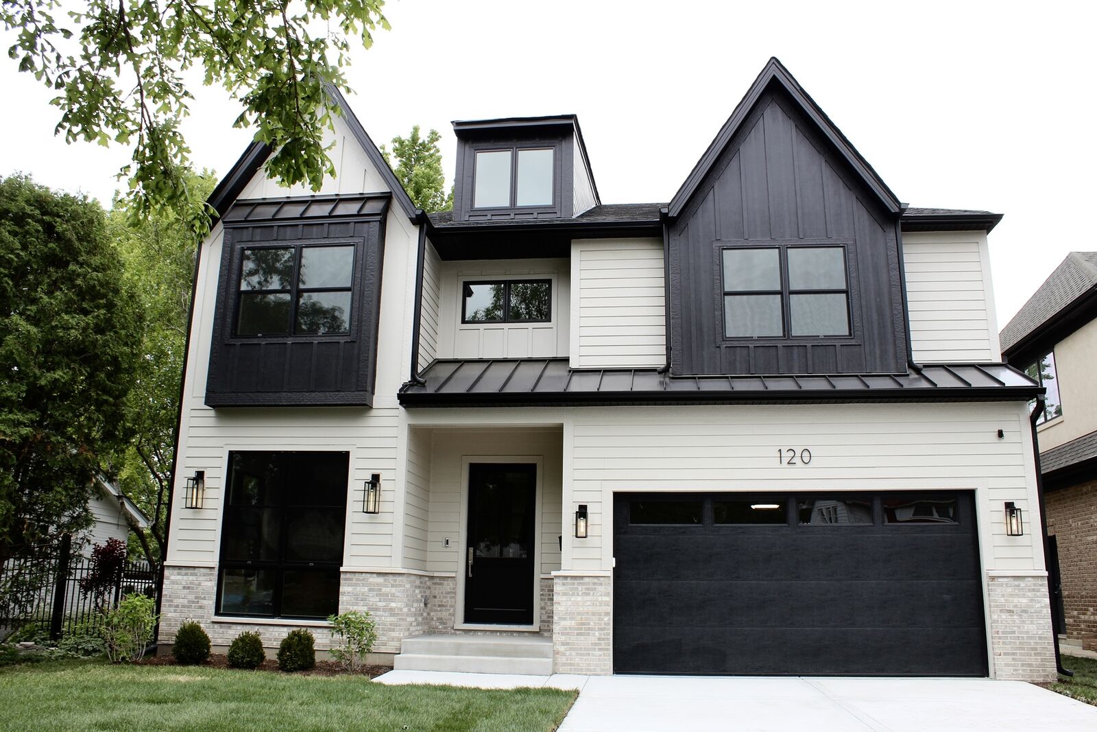 Property Photo:  120 N Walnut Street  IL 60126 