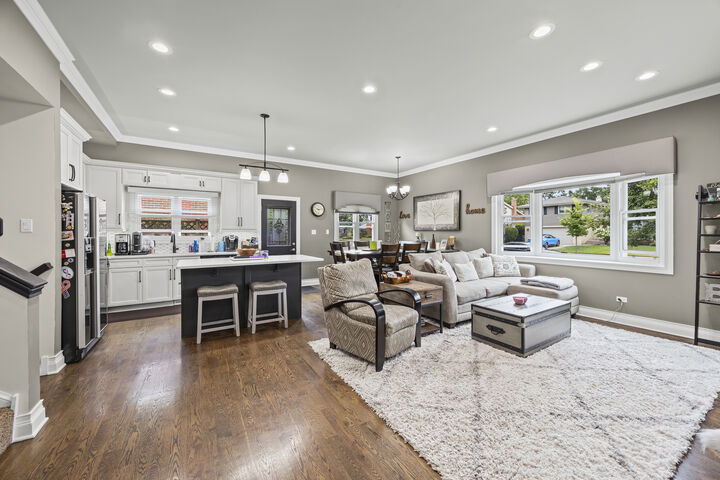 Property Photo: 130 S Elm Tree Lane IL 60126