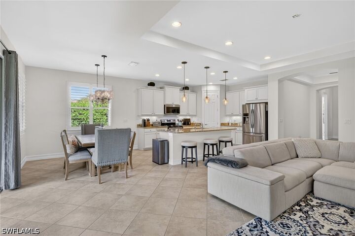 Property Photo: 16380 Aberdeen Way FL 34110