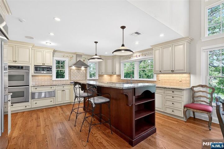 Property Photo:  73 South Road  NJ 07403 