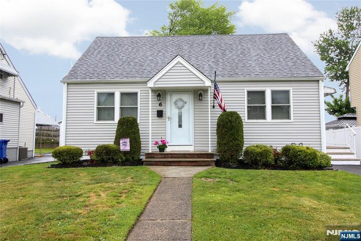 Property Photo:  6 Knollwood Road  NJ 07512 