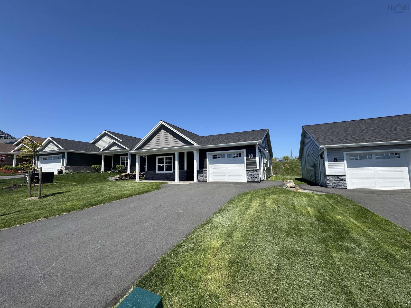 Property Photo: 10 Elizabeth Avenue NS B0N 2T0