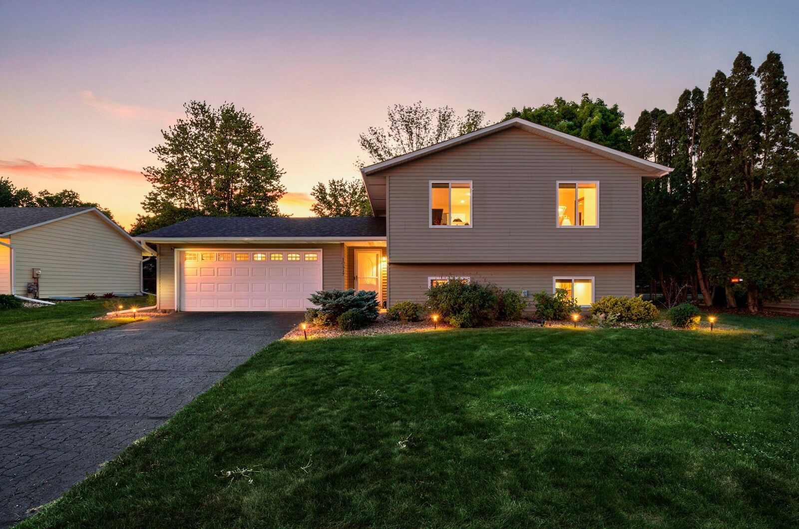 Property Photo:  10517 Aquila Avenue S  MN 55438 