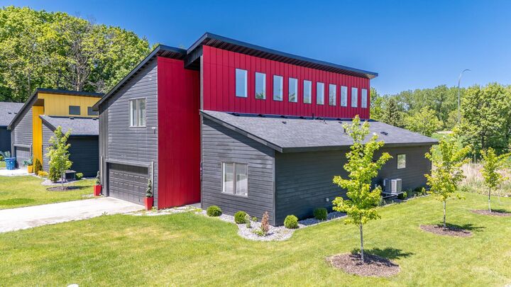 Property Photo:  1021 Gardner Street E  MN 55391 