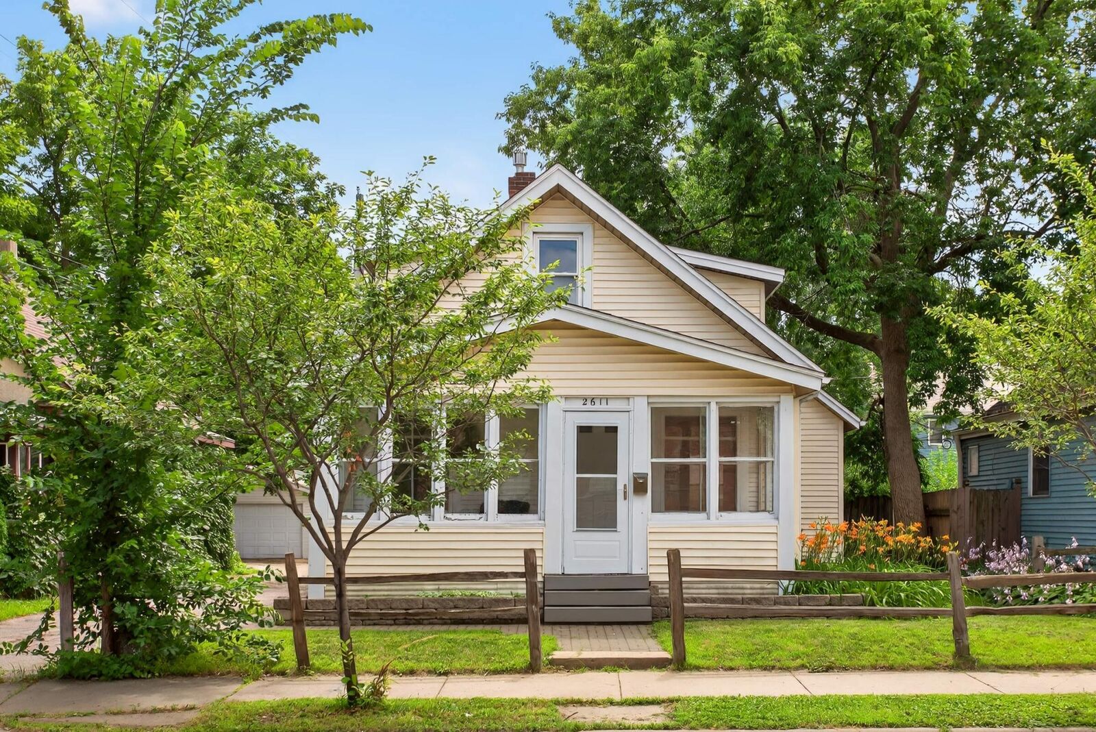 Property Photo:  2611 E 38th Street  MN 55406 