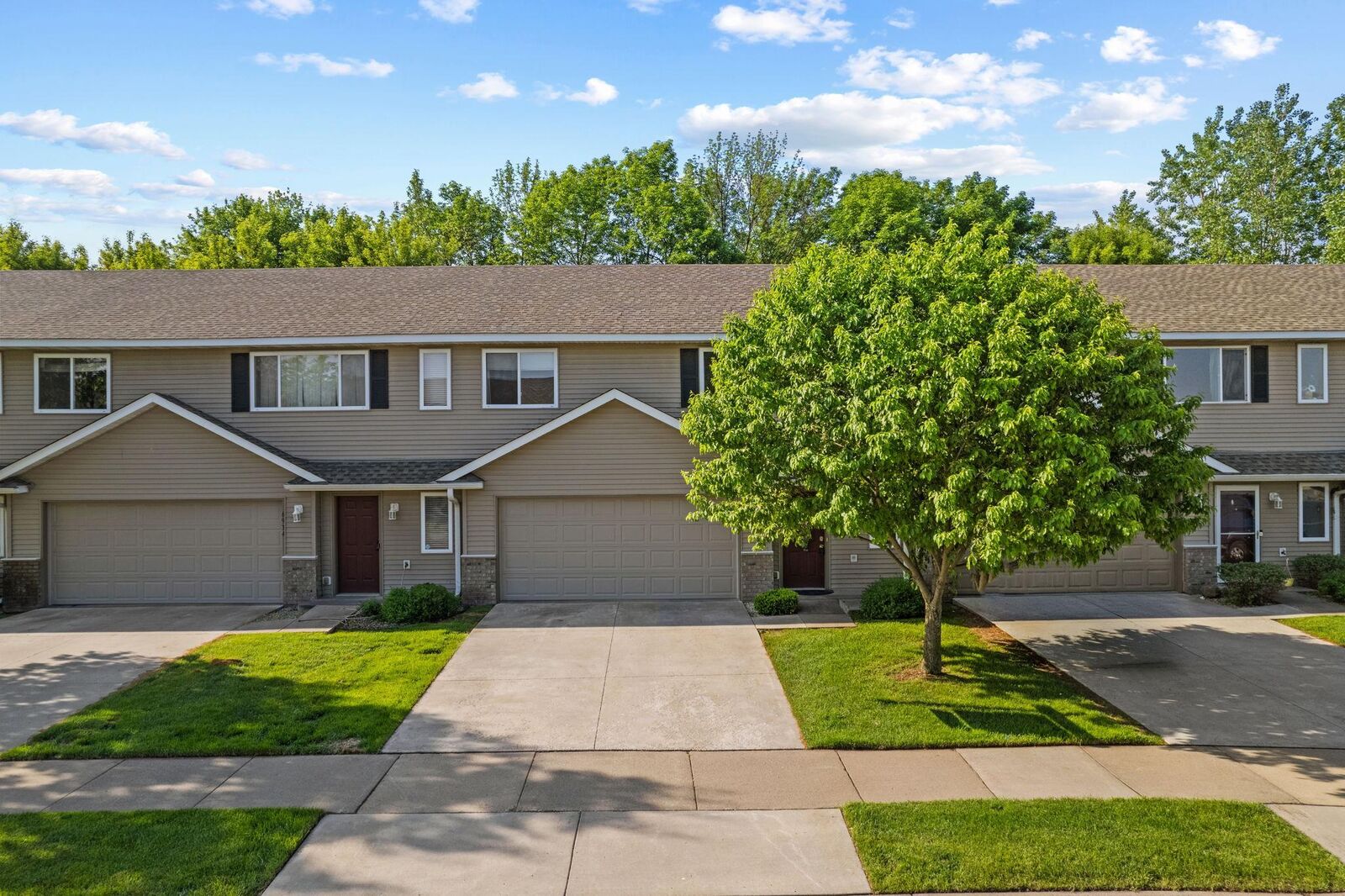 Property Photo:  6928 91st Street NE  MN 55362 