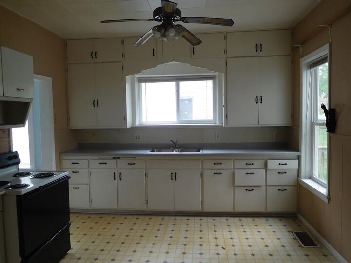 Property Photo:  1017 Minnesota Avenue NW  MN 56601 