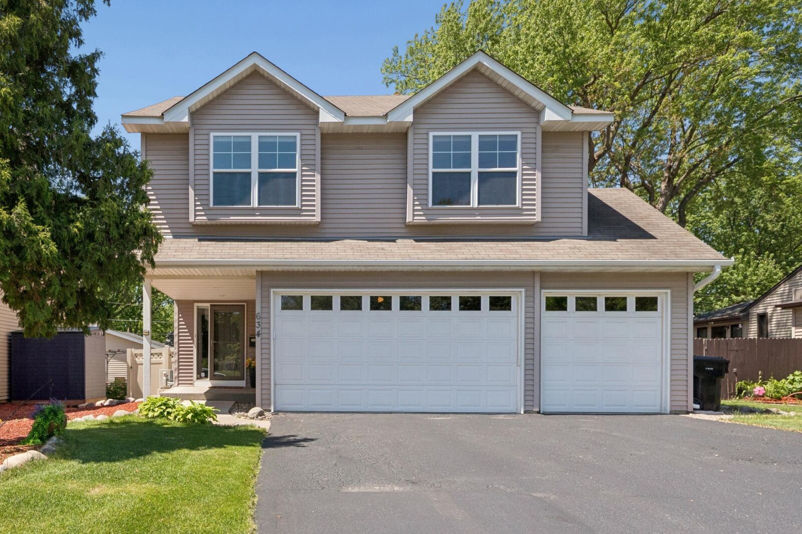 Property Photo:  634 6th Avenue S  MN 55343 