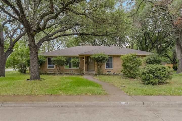 Property Photo:  101 Vanderbilt Lane  TX 75165 