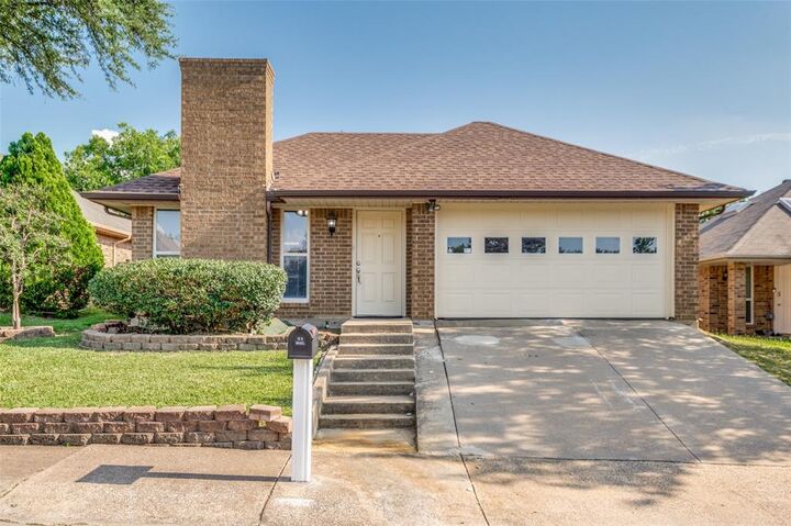 Property Photo:  2208 Cedarcrest Drive  TX 75007 
