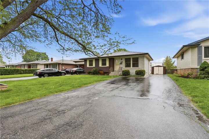 Property Photo:  23 Crescentwood Drive  ON L2N 4K7 
