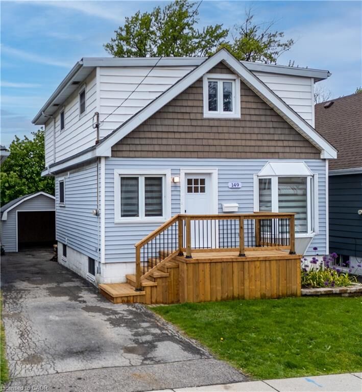 Property Photo:  149 Ivon Avenue  ON L8H 5S7 