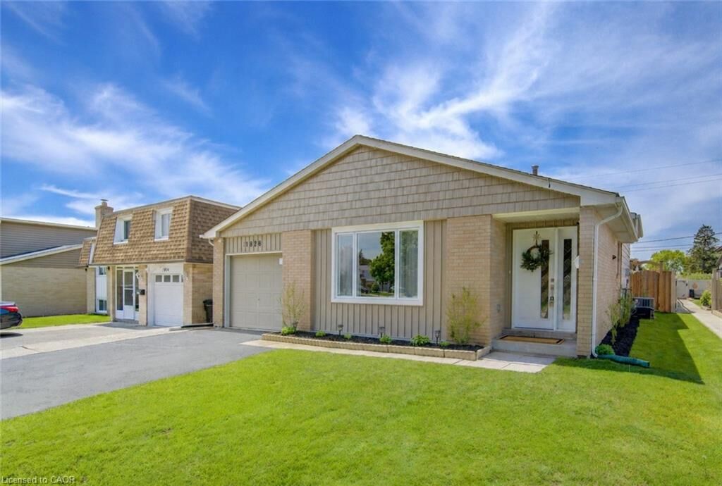 Property Photo:  1828 Earlwood Drive  ON N3H 5A3 