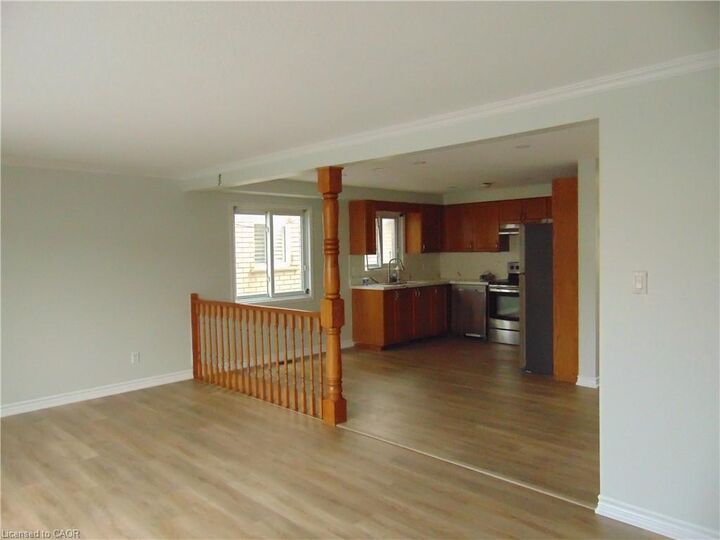 Property Photo:  90 Bridlewreath Street Upper Unit  ON N2E 3V6 