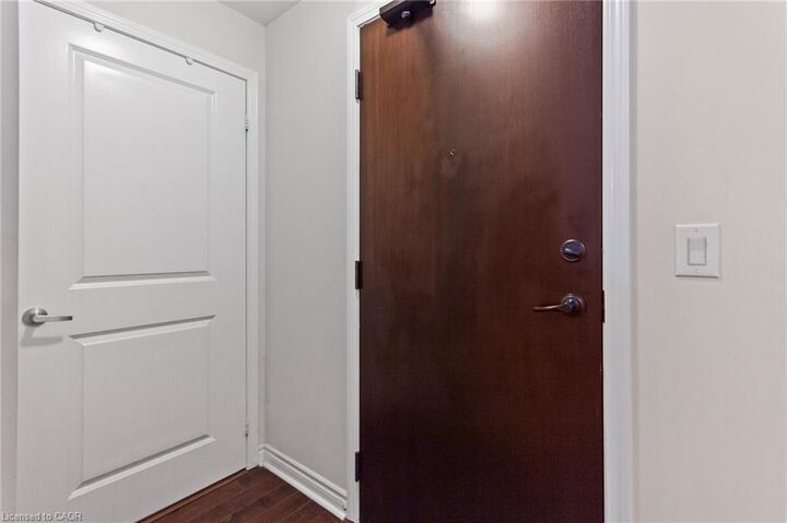 Property Photo:  385 Prince Of Wales Drive 320  ON L5B 0C6 