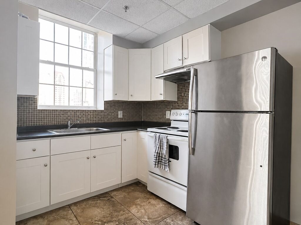 Property Photo:  72 Kneeland 503  MA 02111 