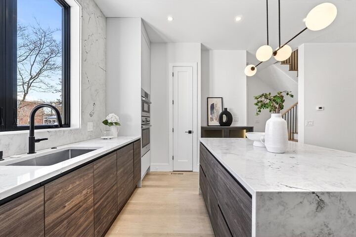 Property Photo:  10 Pennsylvania Ave 10  MA 02461 