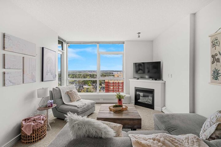 Property Photo:  55 Spruce Place SW 1808  AB T3C 3X5 