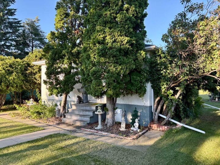 Property Photo: 4811 52 Street AB T0B 2G0