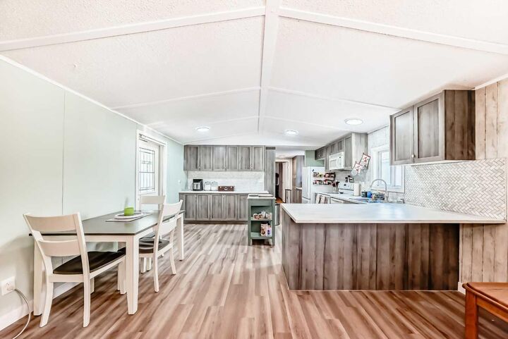 Property Photo:  17 Burroughs Place NE  AB T1Y 6K5 
