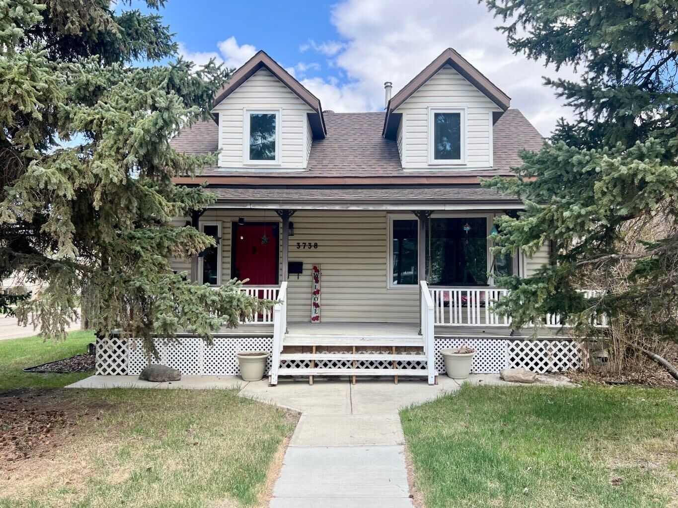 Property Photo:  3738 45 Street  AB T4N 1J4 