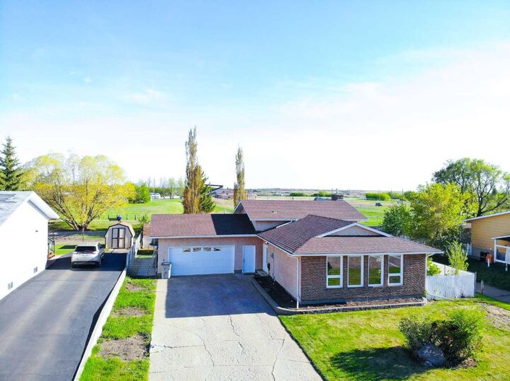 Property Photo:  1601 3 Avenue  AB T9W 1J3 