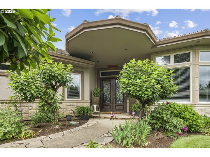 Property Photo: 17695 S Fieldstone Ct OR 97045