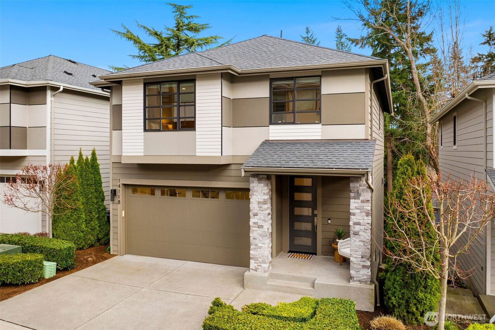 Property Photo:  14118  74th Court NE 10  WA 98034 