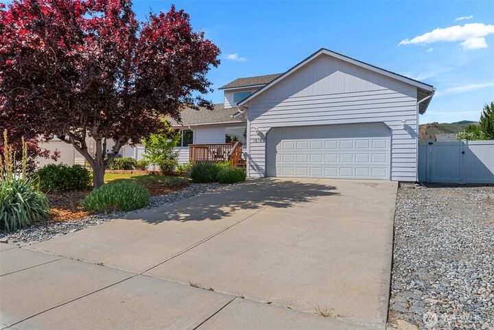 Property Photo: 1516 Rex Road WA 98801