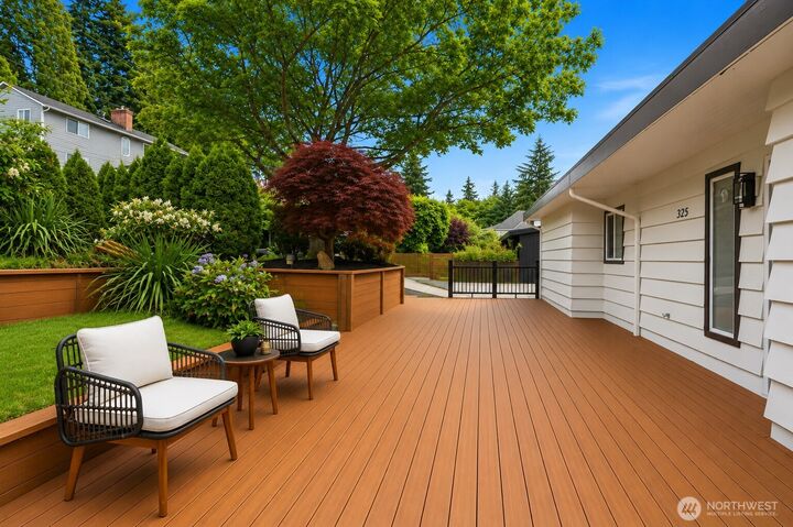 Property Photo:  325  105th Ave  SE  WA 98004 