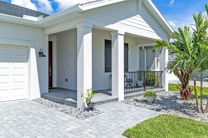 Property Photo:  8667 Dahlia Circle  FL 34986 