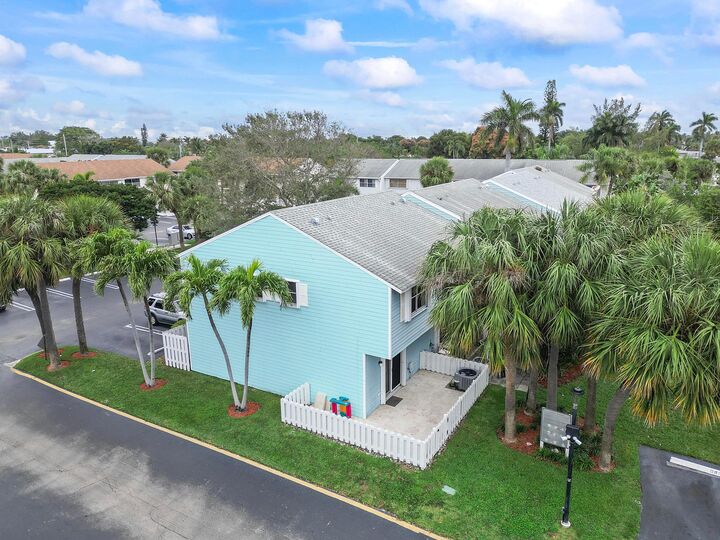 Property Photo: 2747 NE 15th Street 2747 FL 33062