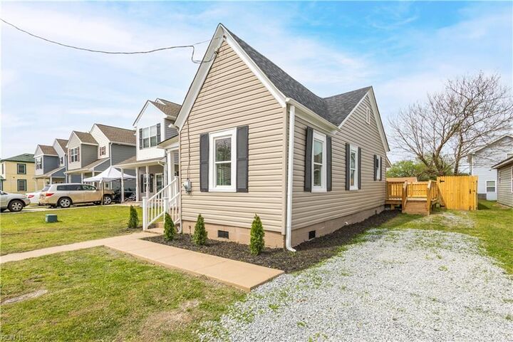 Property Photo:  208 Raleigh Ave  VA 23434 