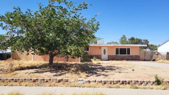 Property Photo:  824 W Coral Ave  CA 93555 