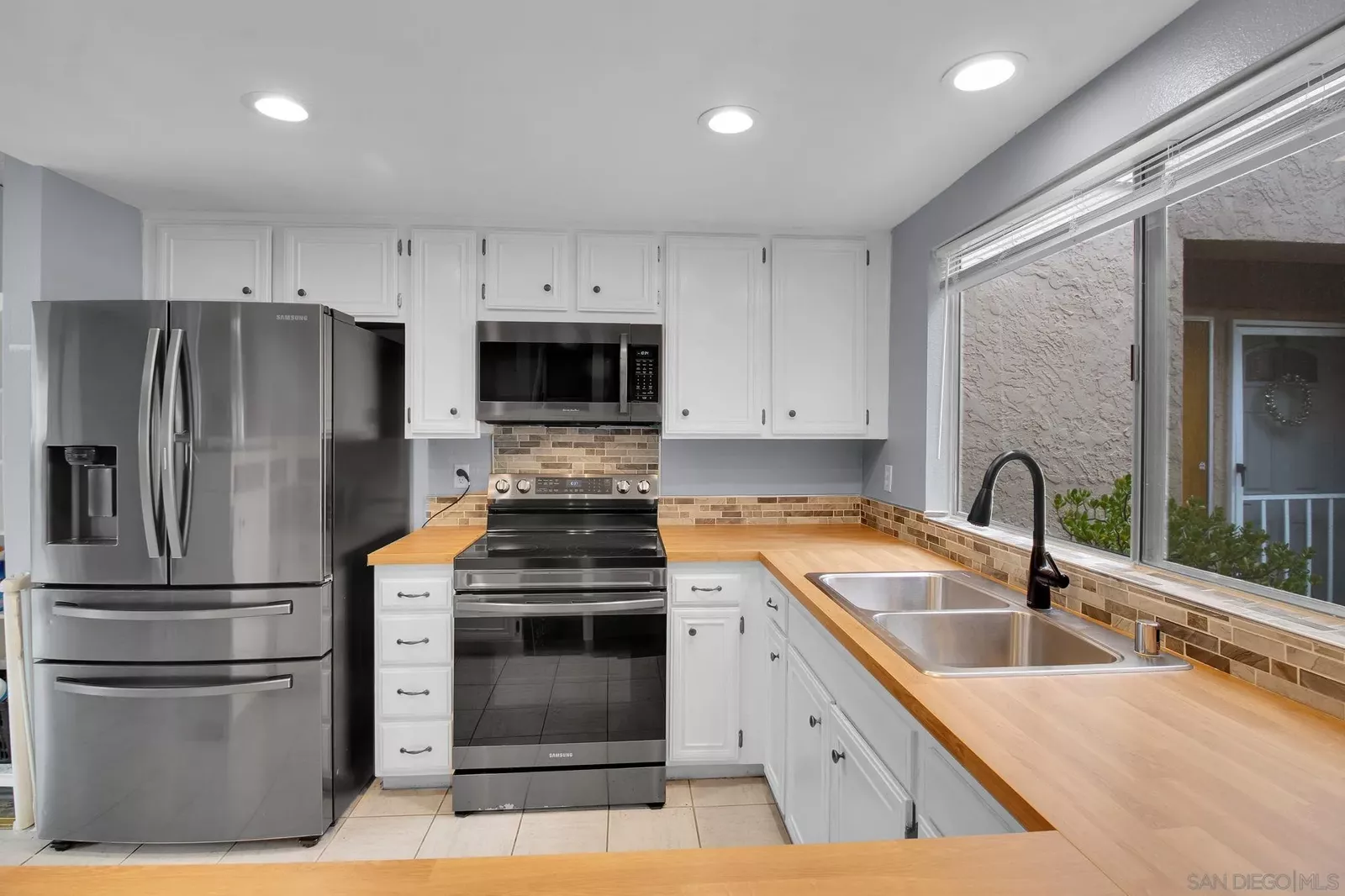 Property Photo:  23823 Green Haven Ln  CA 92065 