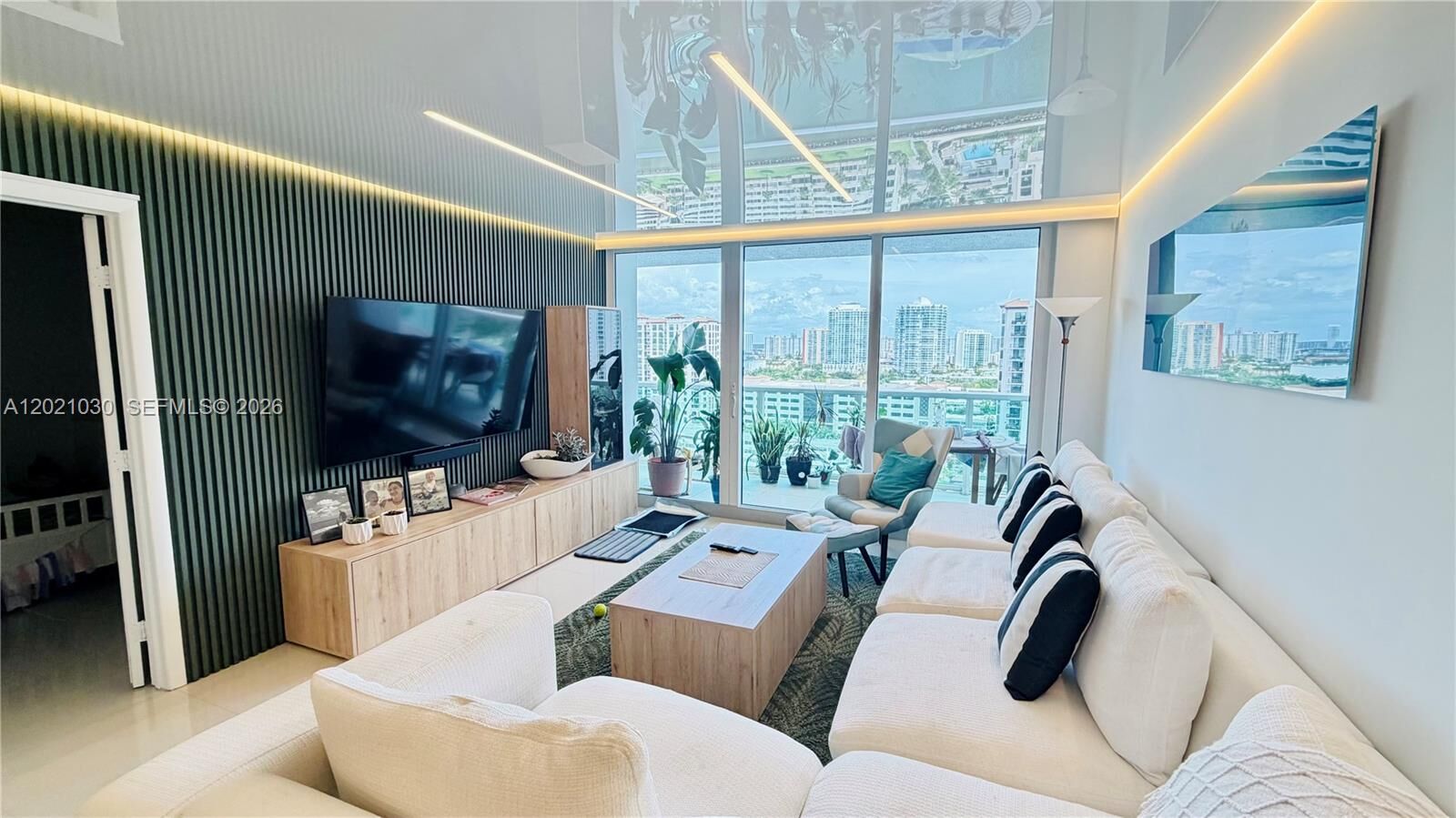 Property Photo:  100 Bayview Dr 1729  FL 33160 