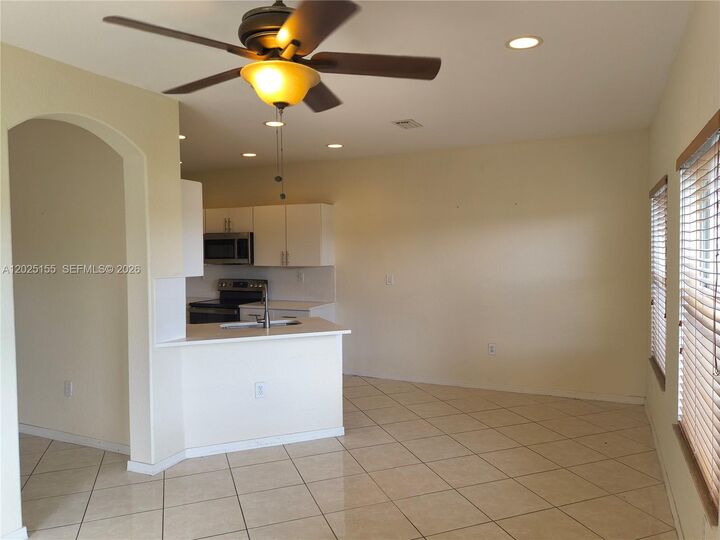 Property Photo:  1645 SE 20th Rd 1645  FL 33035 