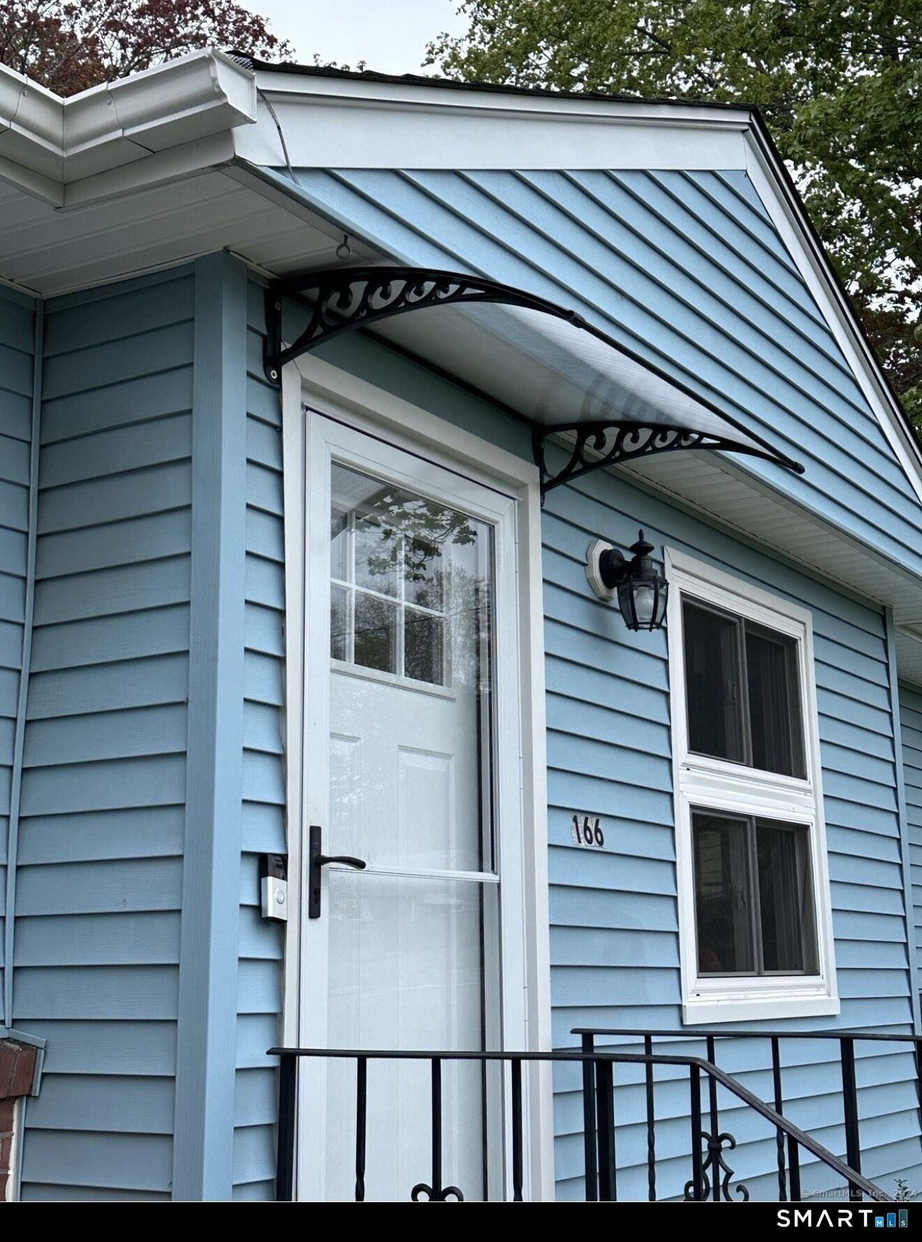 Property Photo:  166 Bunce Road  CT 06109 