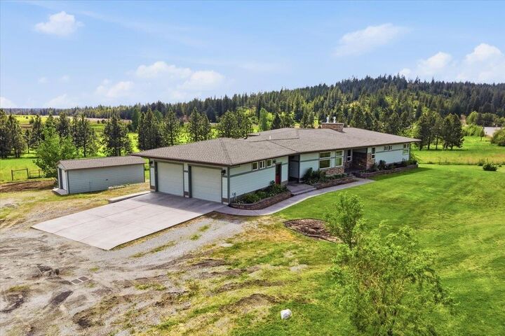 Property Photo:  202 Allen Rd  WA 99009 
