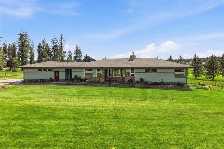 Property Photo: 202 Allen Rd WA 99009