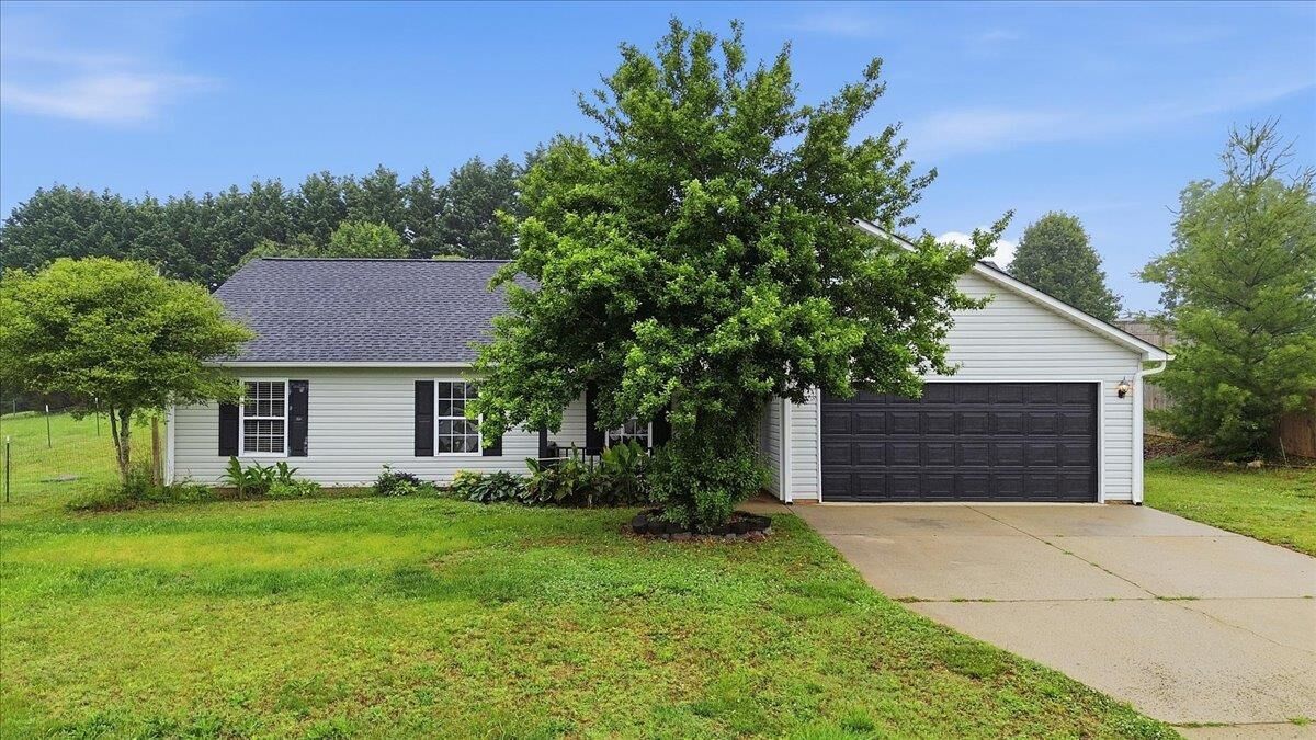 Property Photo: 108 Blackbird Lane SC 29611