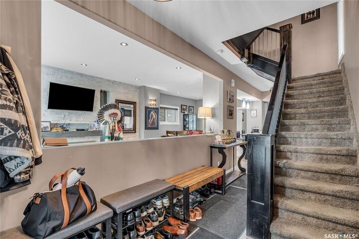 Property Photo: 727 6th Avenue N SK S7K 2S8