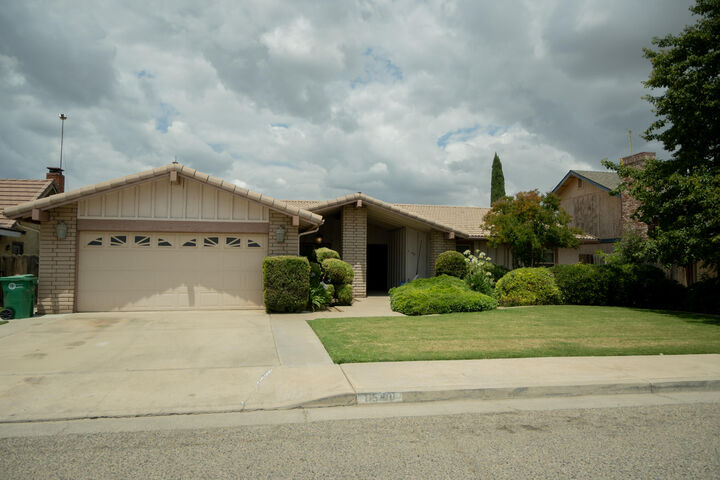 Property Photo:  1540 Nancy Circle  CA 93257 