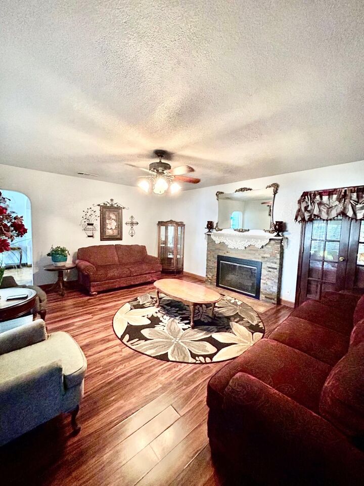 Property Photo: 417 S Valencia Boulevard CA 93286
