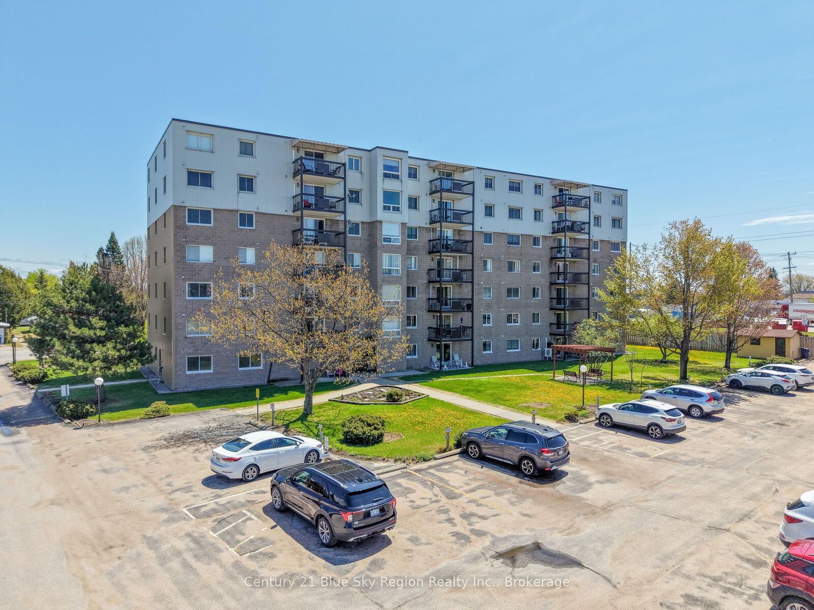 Property Photo:  935 Stockdale Road 602  ON P1B 9L7 