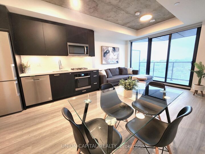 Property Photo: 195 McCaul Street 1601 ON M5T 1W6