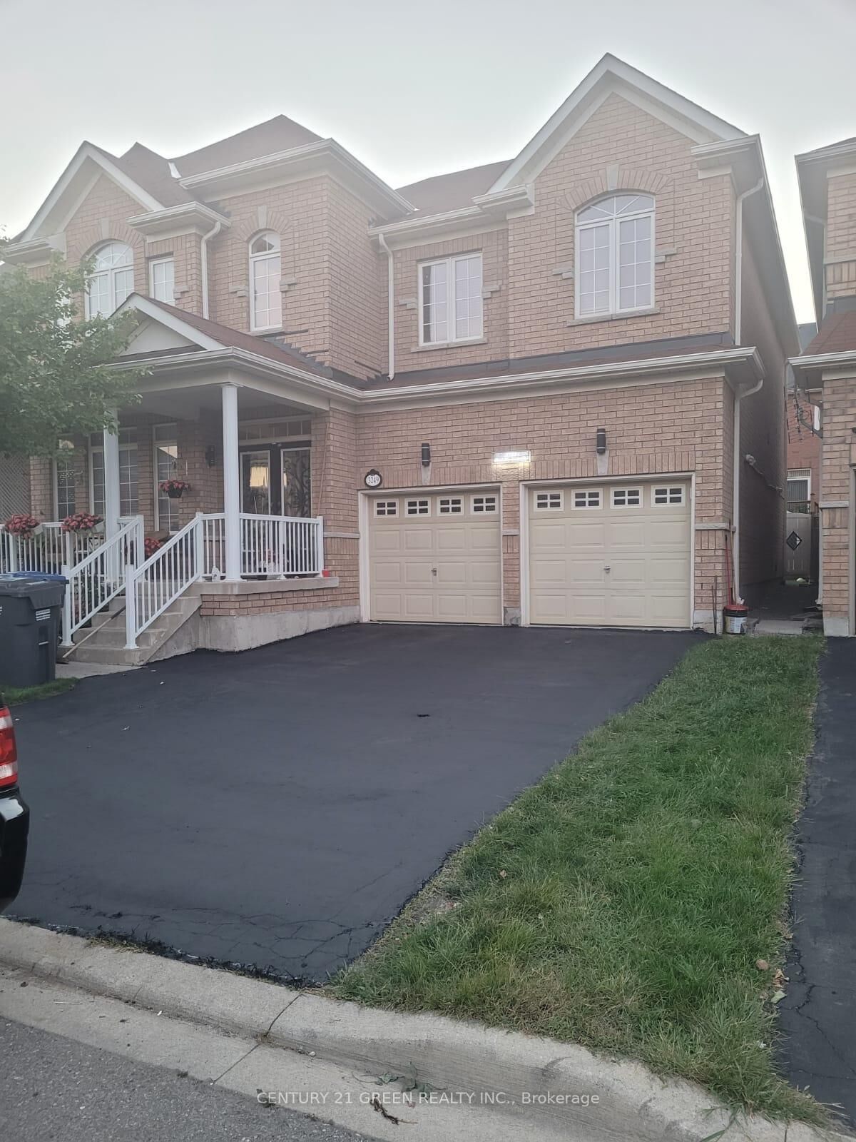 Property Photo: 3249 Paul Henderson Drive Bsmt ON L5M 0H5