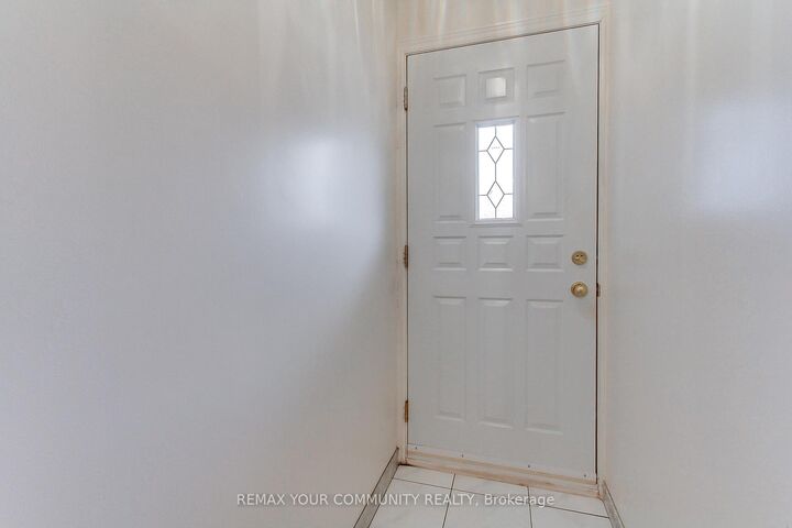 Property Photo: 48 North Woodrow Boulevard ON M1K 1W3
