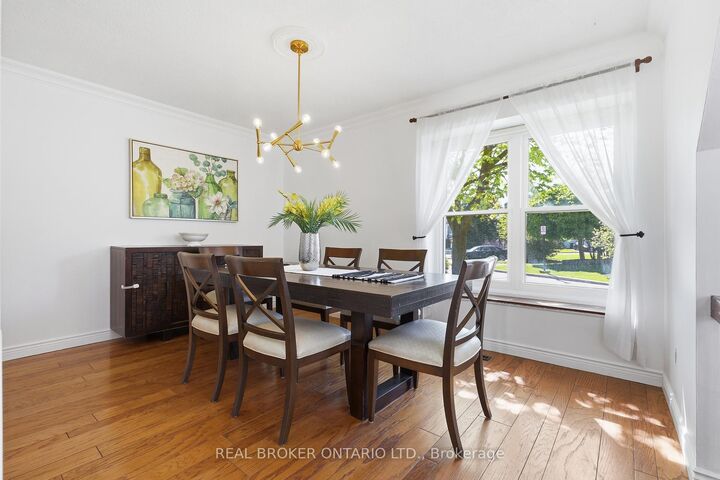 Property Photo: 22 Bent Oak Circle 22 ON L5N 4J2